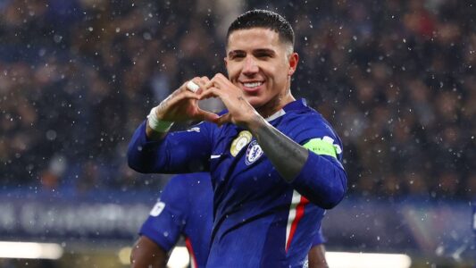 إنزو فرنانديز بقميص تشيلسي يتحدث عن مستقبله وشائعات ريال مدريد