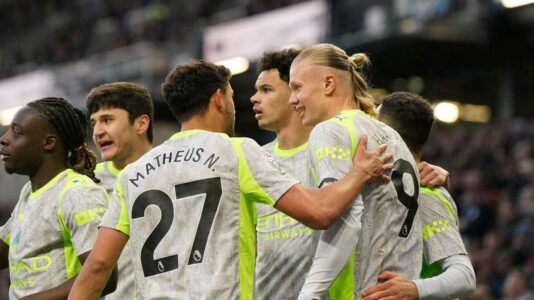 لاعبو مانشستر سيتي يحتفلون بهدف إيرلينج هالاند ضد بيرنلي