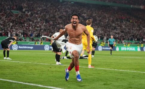 لاعبي شتوتغارت يحتفلون بفوزهم الدرامي على فرايبورغ في كأس ألمانيا